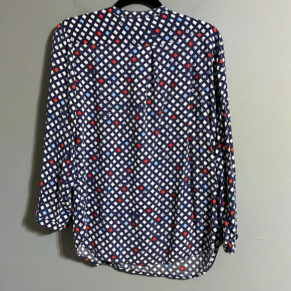 Grand & Greene lightweight rayon top size medium 3/4 button front - Picture 3 of 7
